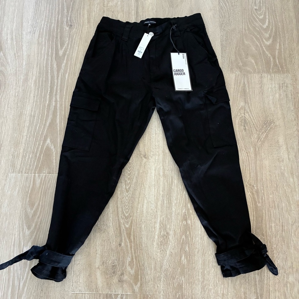 🆕 FRANCESCAS- Almost Famous: Francesca’s-Women’s Cargo Jogger Pants (XL)